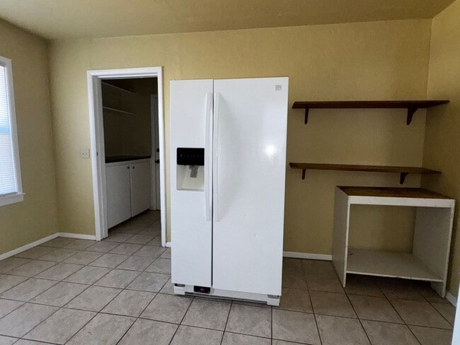 Building Photo - 909 NW Bell- Hot new listing!