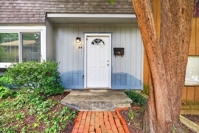 Building Photo - 94 Woodlake Dr