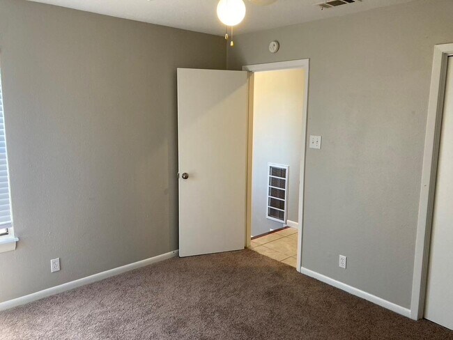 Building Photo - 8106 Hood Cir
