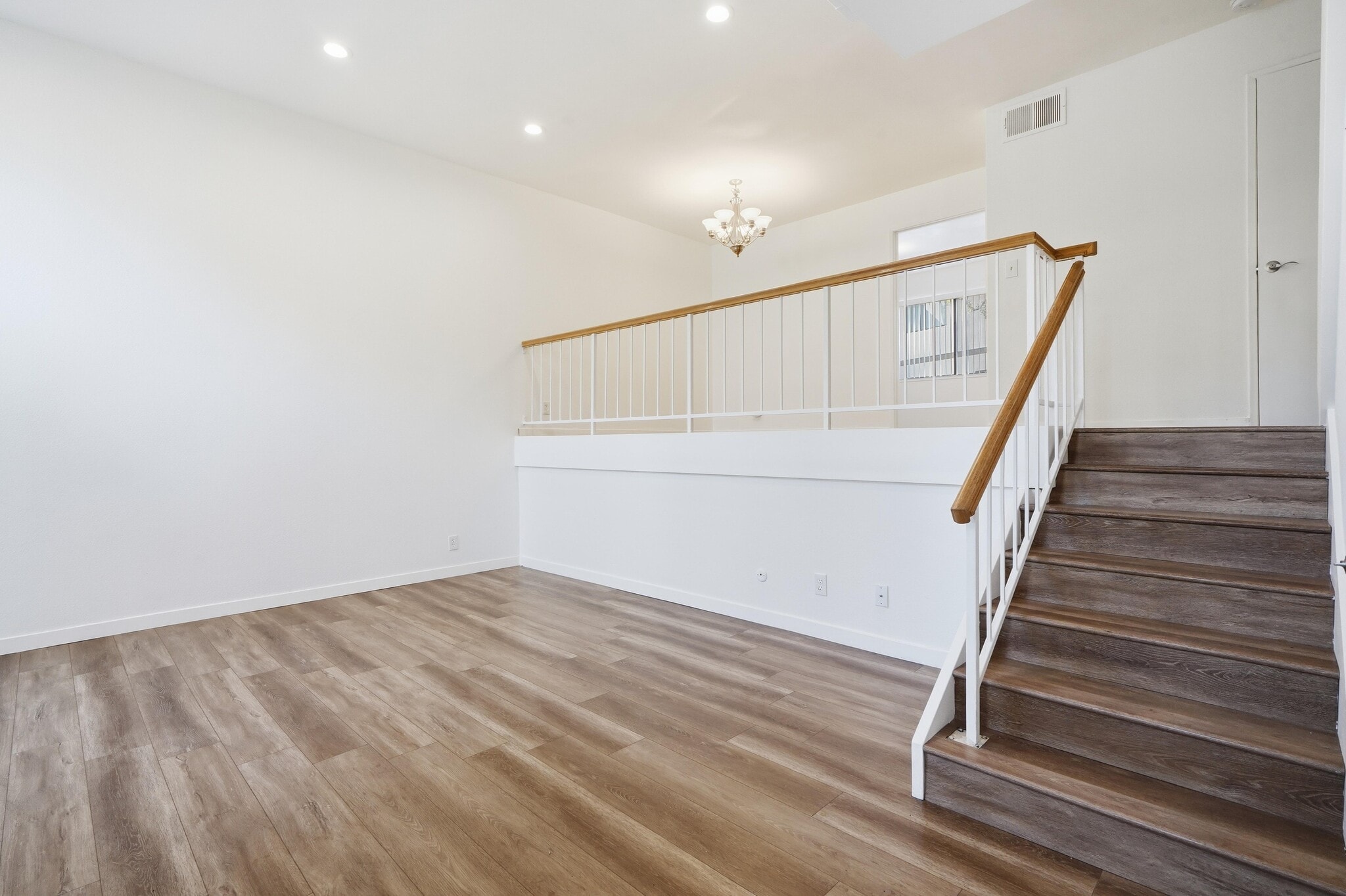 Building Photo - 9000 Vanalden Ave