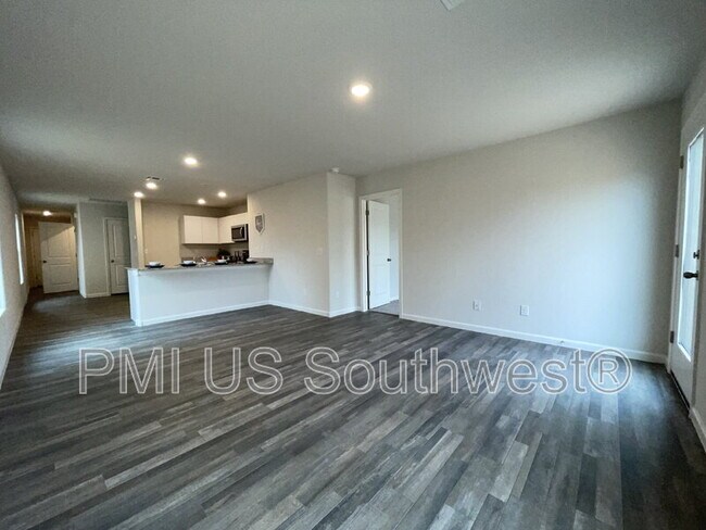 Building Photo - 2411 Village Dr