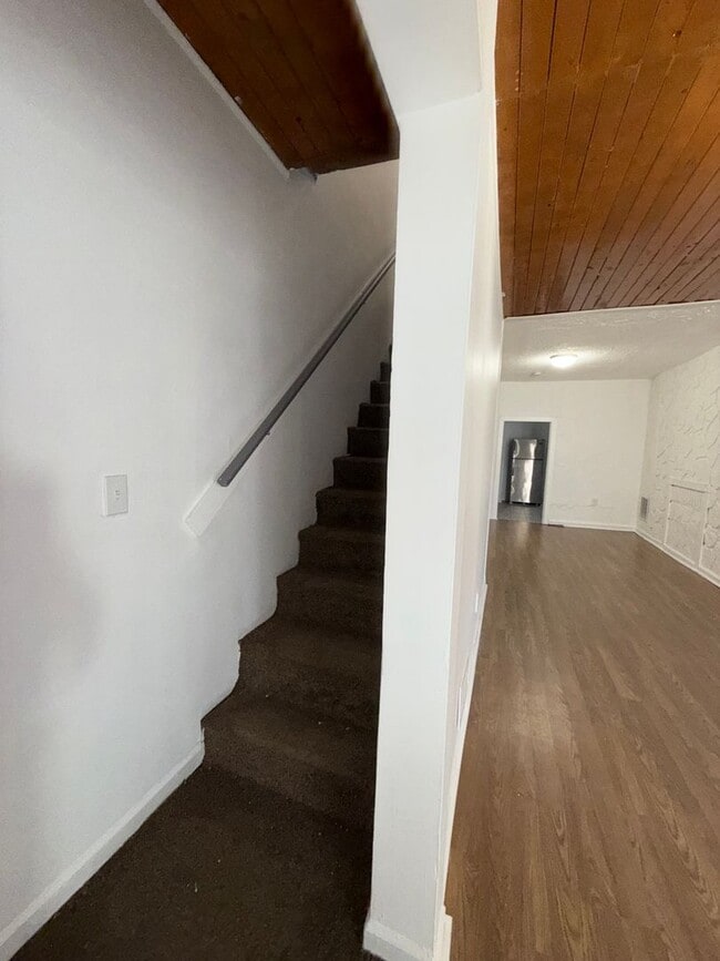 Building Photo - Amazing 3 beds 1bath FULLY ELECTRIC HOUSE