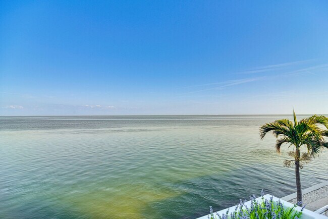 Building Photo - 5172 Coquina Key Dr SE