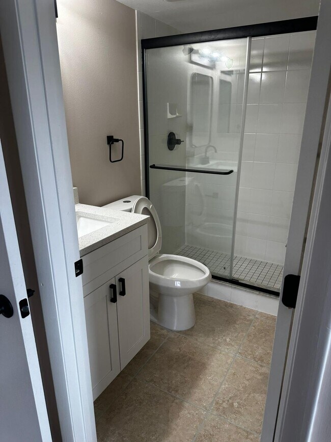 Building Photo - 7221 Golf Colony Ct