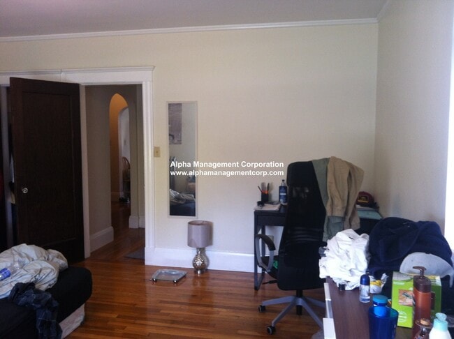 Building Photo - 349 Pleasant St