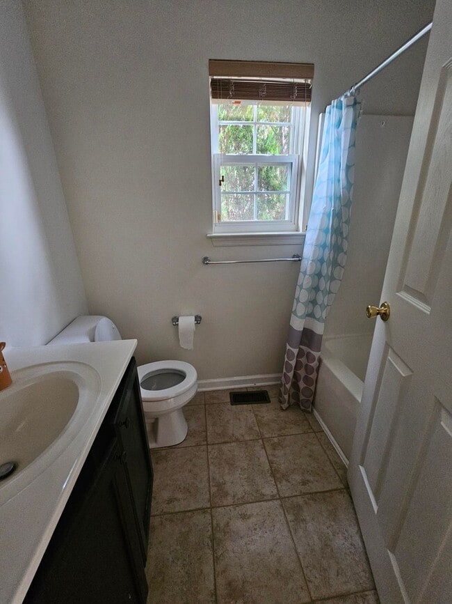 Building Photo - 830 Woodline Dr