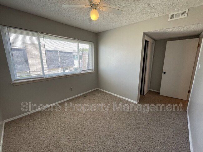 Building Photo - 202 Jason Dr