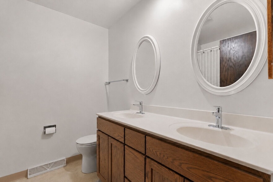 Building Photo - 3622 Rolling Hill Dr