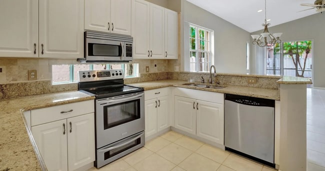 Kitchen - 8404 Staniel Cay