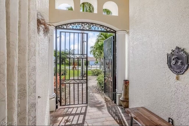 Building Photo - 4102 Oasis Blvd