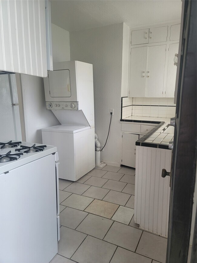 Building Photo - 1920 Binz St