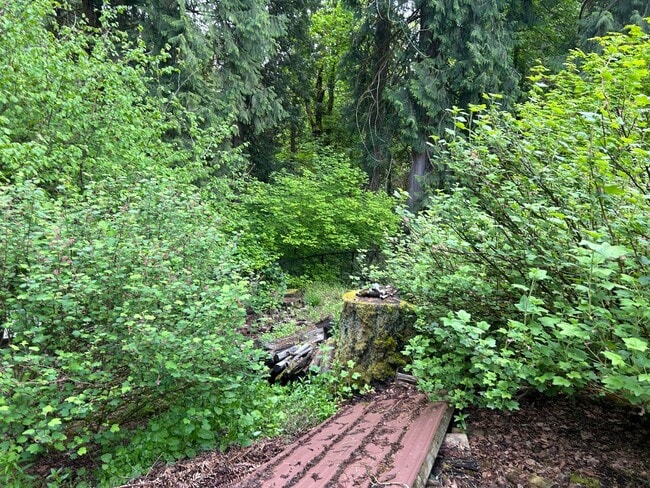Building Photo - One Level and Backs To Greenspace