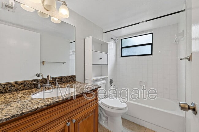Building Photo - 1543 Lake Crystal Dr