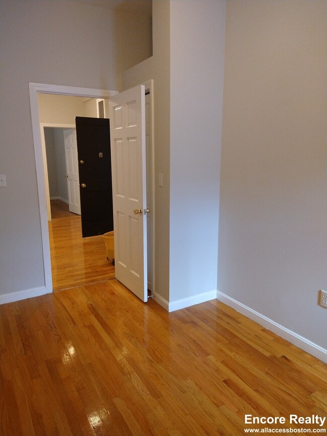 Building Photo - 1189 Commonwealth Ave