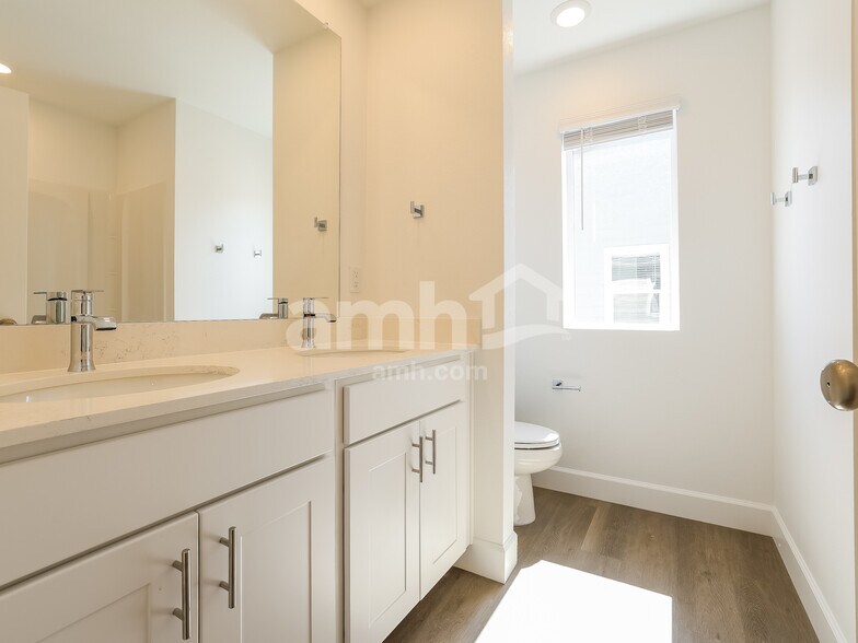 Building Photo - 10061 Potomac St