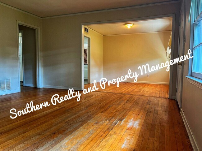 Building Photo - 130 E Salem Dr