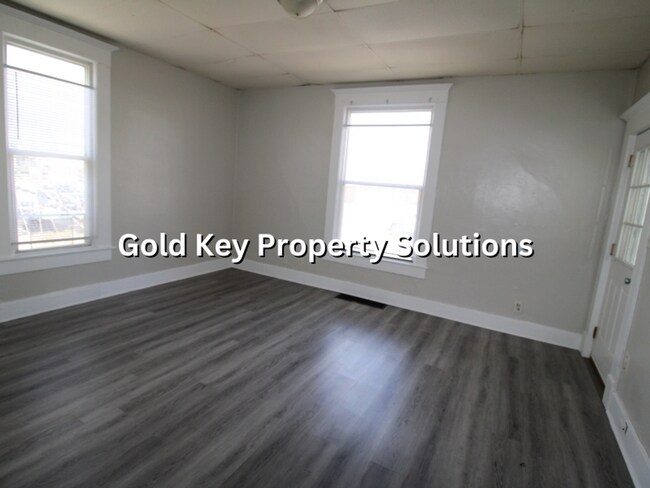 Building Photo - 907 W Main St