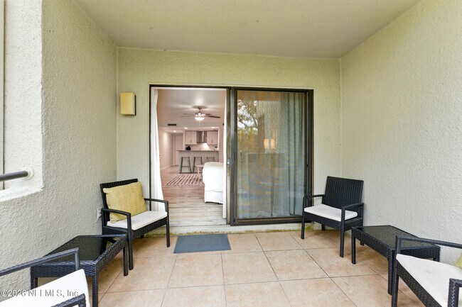 Building Photo - 658 Summer Pl