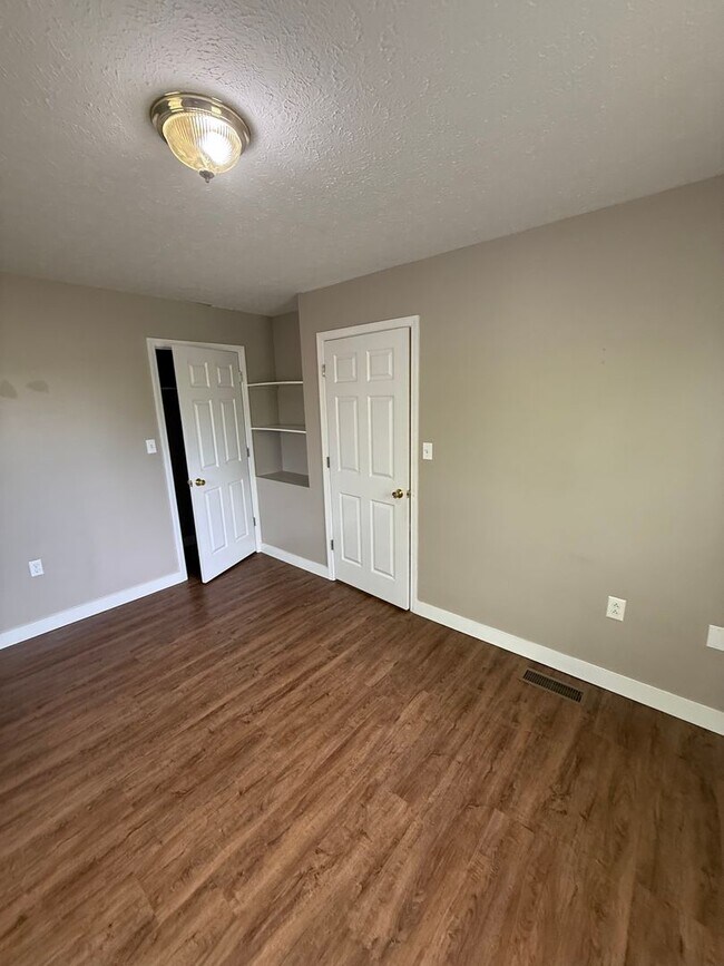 Building Photo - 264 Peterson Ave