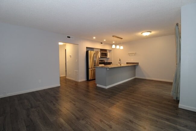 Building Photo - Charming 3 Bedroom Rental in Kirkland, WA ...