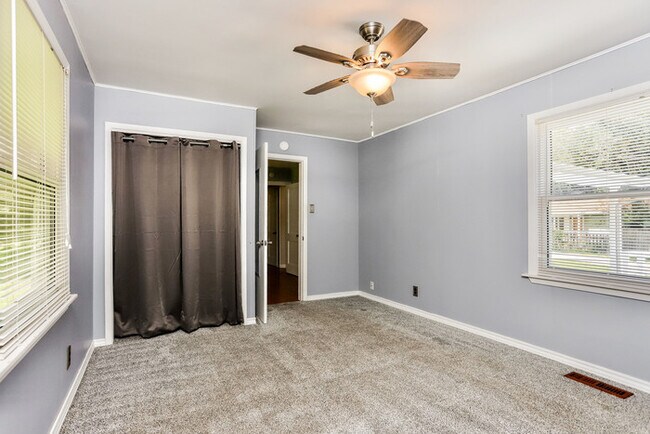 Building Photo - Cute 3-Bedroom Home