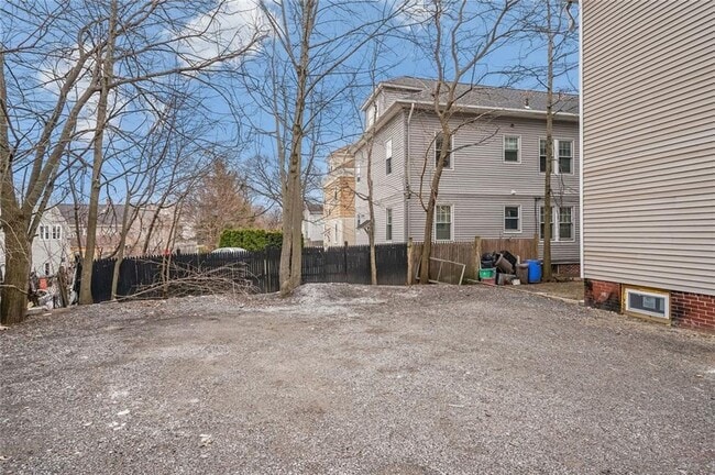 Building Photo - 123 Radcliffe Ave