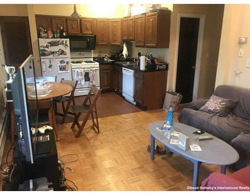 Building Photo - 105 W 4th St