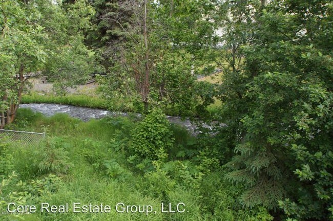 Building Photo - 17049 Meadow Creek Dr