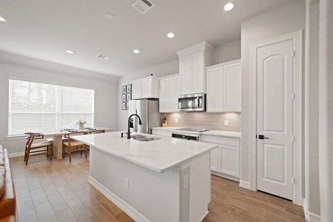 Building Photo - 1505 Canter Bayou Way
