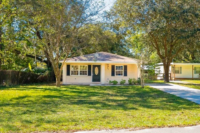 Primary Photo - 241 Cantio Ave