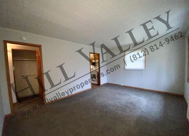 Building Photo - Two bedroom ranch - South