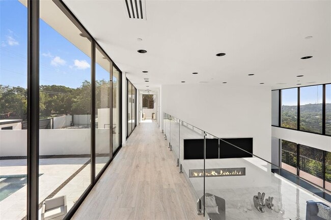 Building Photo - 1501 Ridgecrest Dr