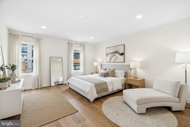 Building Photo - 1124 Dunton St