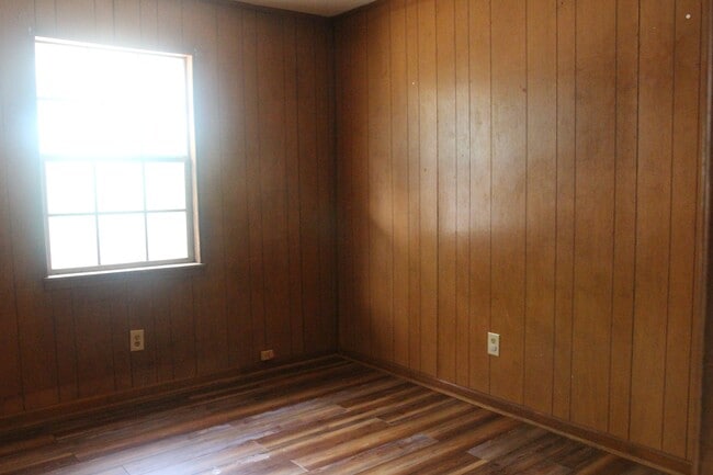 Building Photo - 2004 Coves Ct