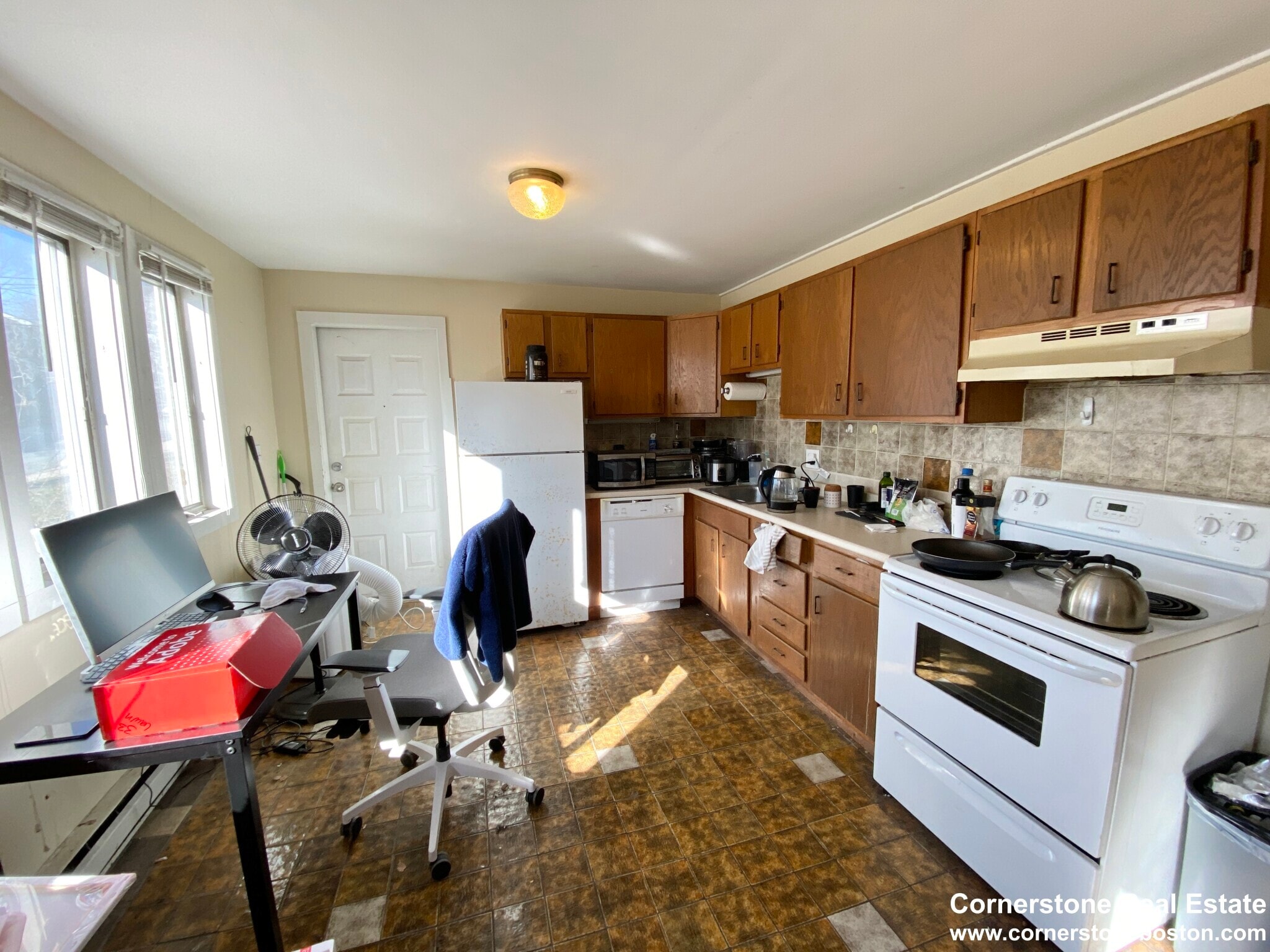 Building Photo - 33 Lawn St