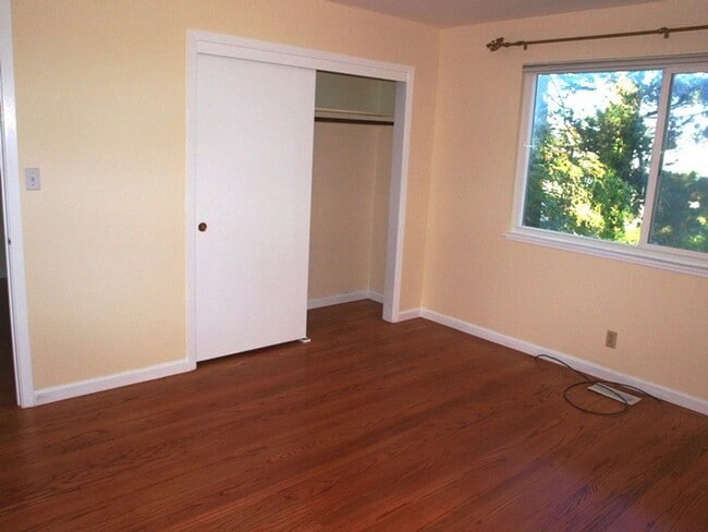 Building Photo - Pet Friendly Mill Valley Home w/ Hardwood floors and View