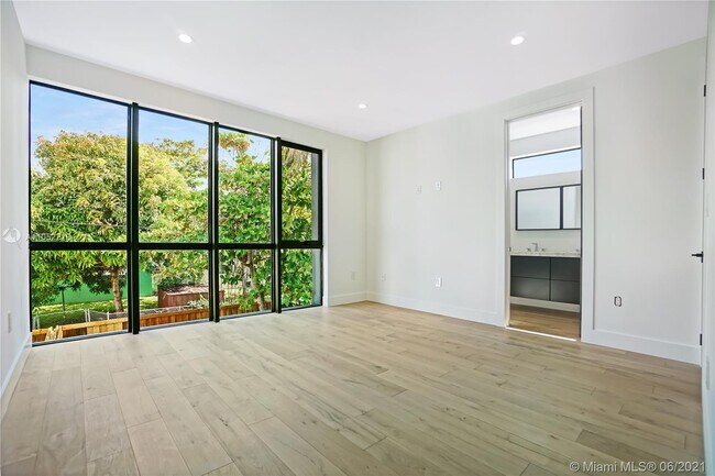 Building Photo - 227 NW 39th St