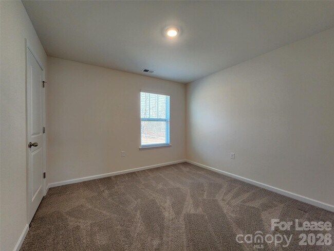 Building Photo - 125 Sycamore Xing Ct