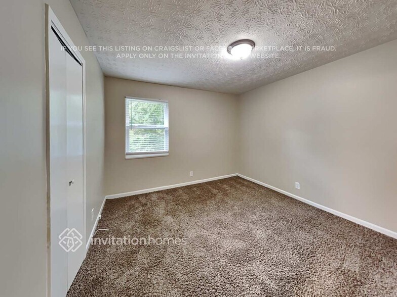 Building Photo - 940 Woodbridge Dr NE