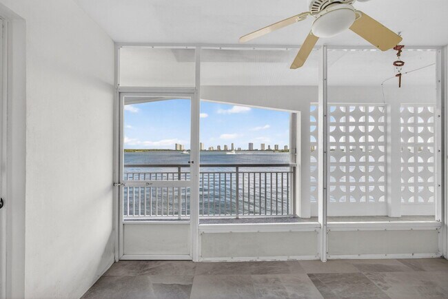 Building Photo - 100 Shore Ct