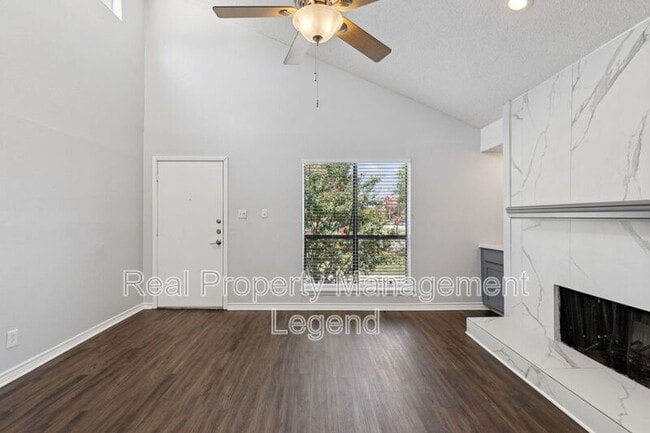 Building Photo - 6646 E Lovers Ln