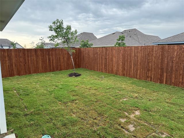 Building Photo - 2335 Gardenia Ln