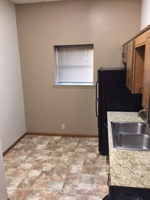 Building Photo - 104 S 5th St