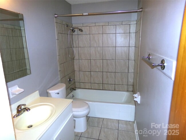 Building Photo - 1351 N 6th St