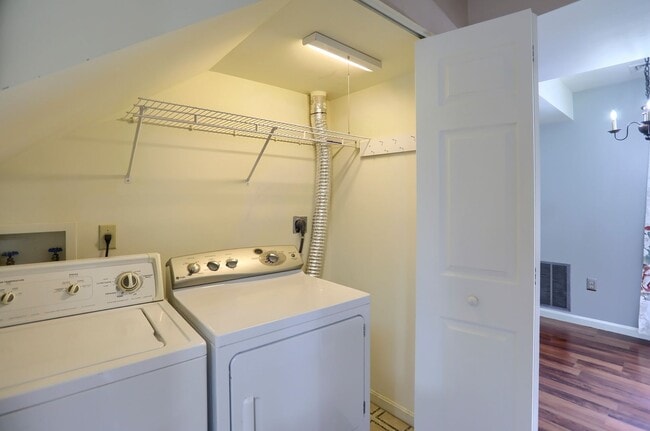 Building Photo - 1284 Hunters Ridge Dr