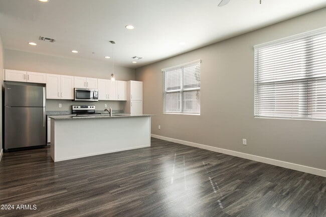 Building Photo - 2245 N Dayton St