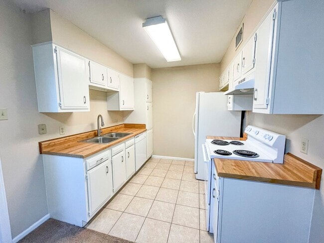 Building Photo - 9030 Glen Meadow Ln