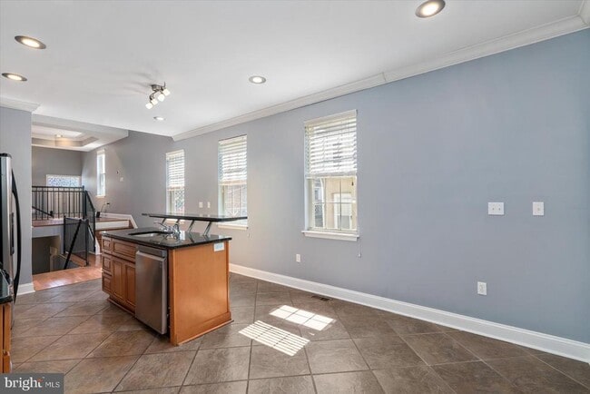 Building Photo - 104 N Patterson Park Ave