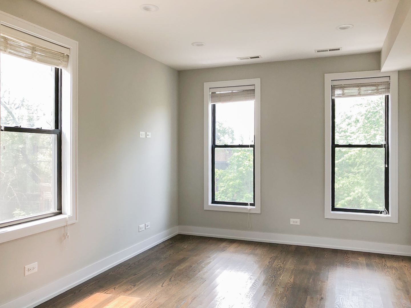 Building Photo - 1208 W Wrightwood Ave