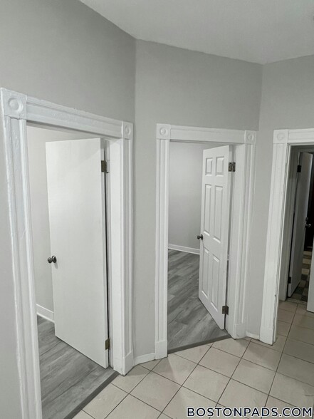 Building Photo - 165 Gove St